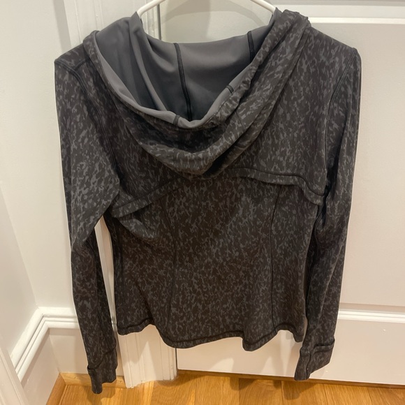 Lululemon Gray Patterned Jacket - Picture 2 of 2